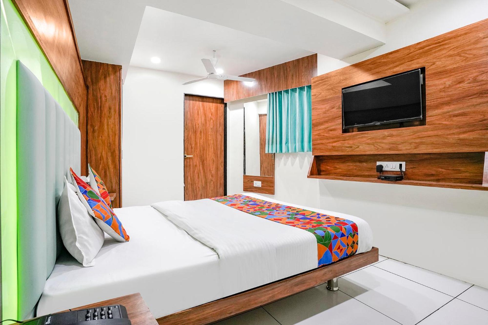 Fabexpress Royal Bird Hotel Ahmedabad Exterior photo