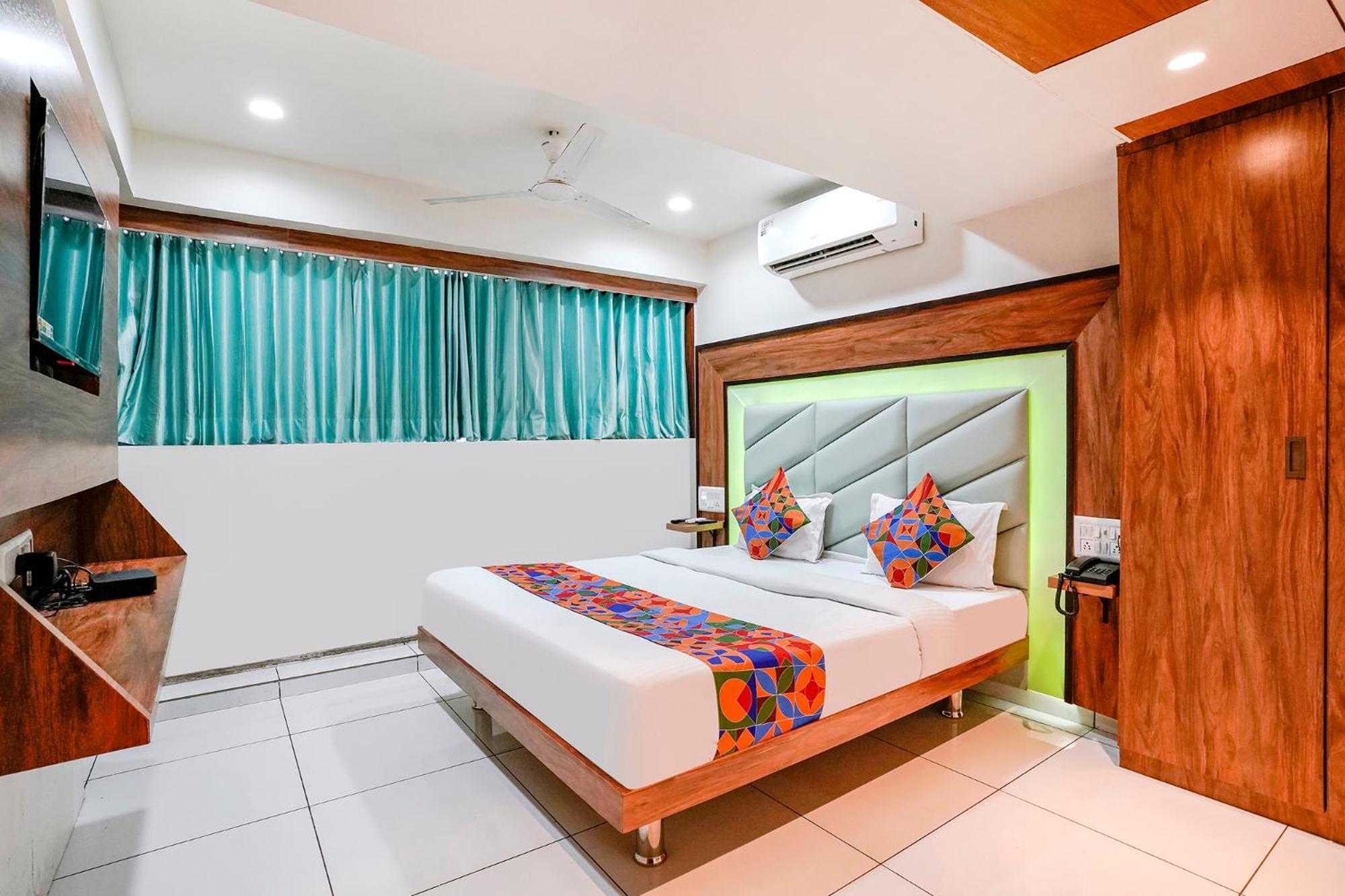 Fabexpress Royal Bird Hotel Ahmedabad Exterior photo