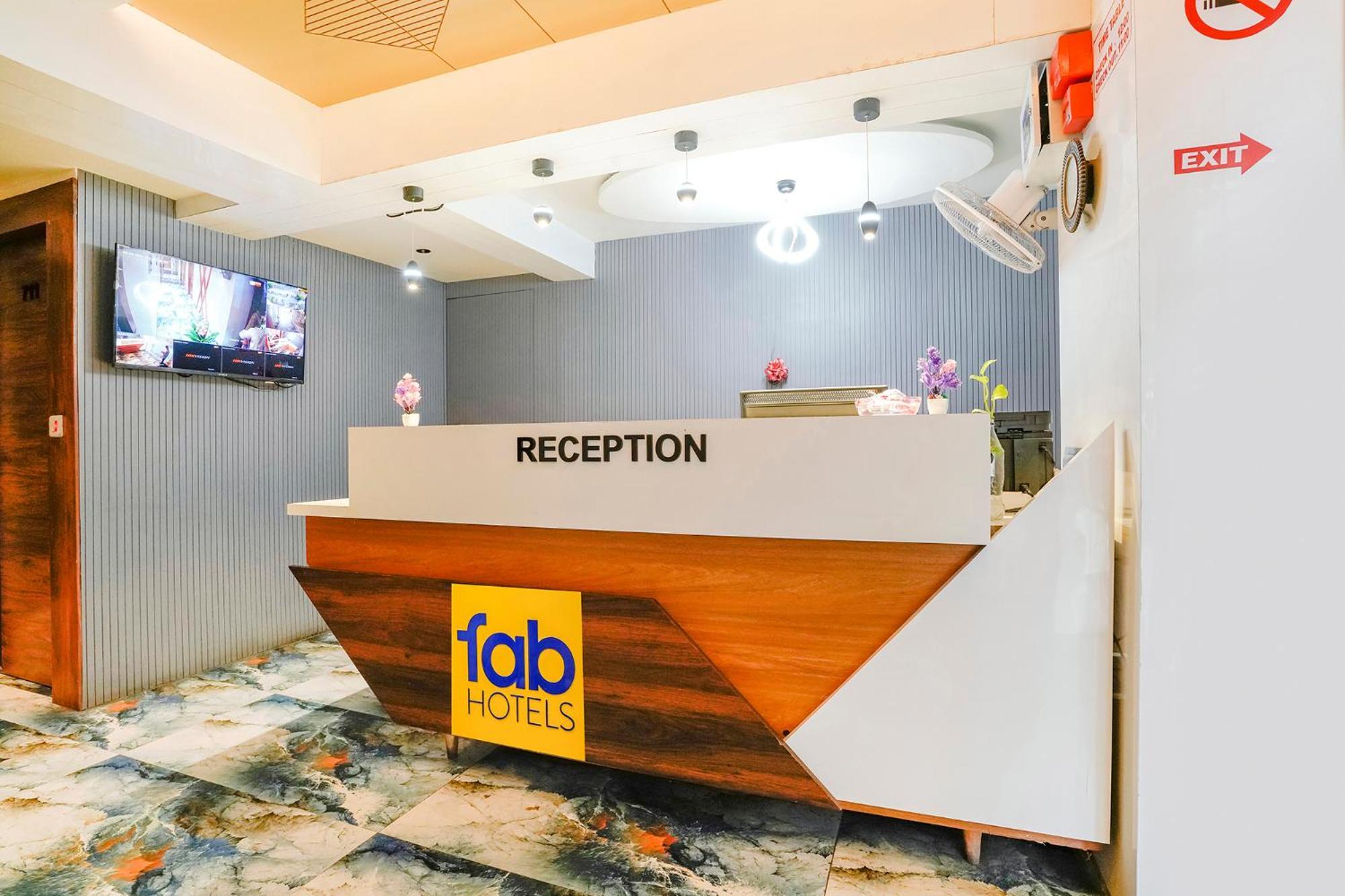 Fabexpress Royal Bird Hotel Ahmedabad Exterior photo