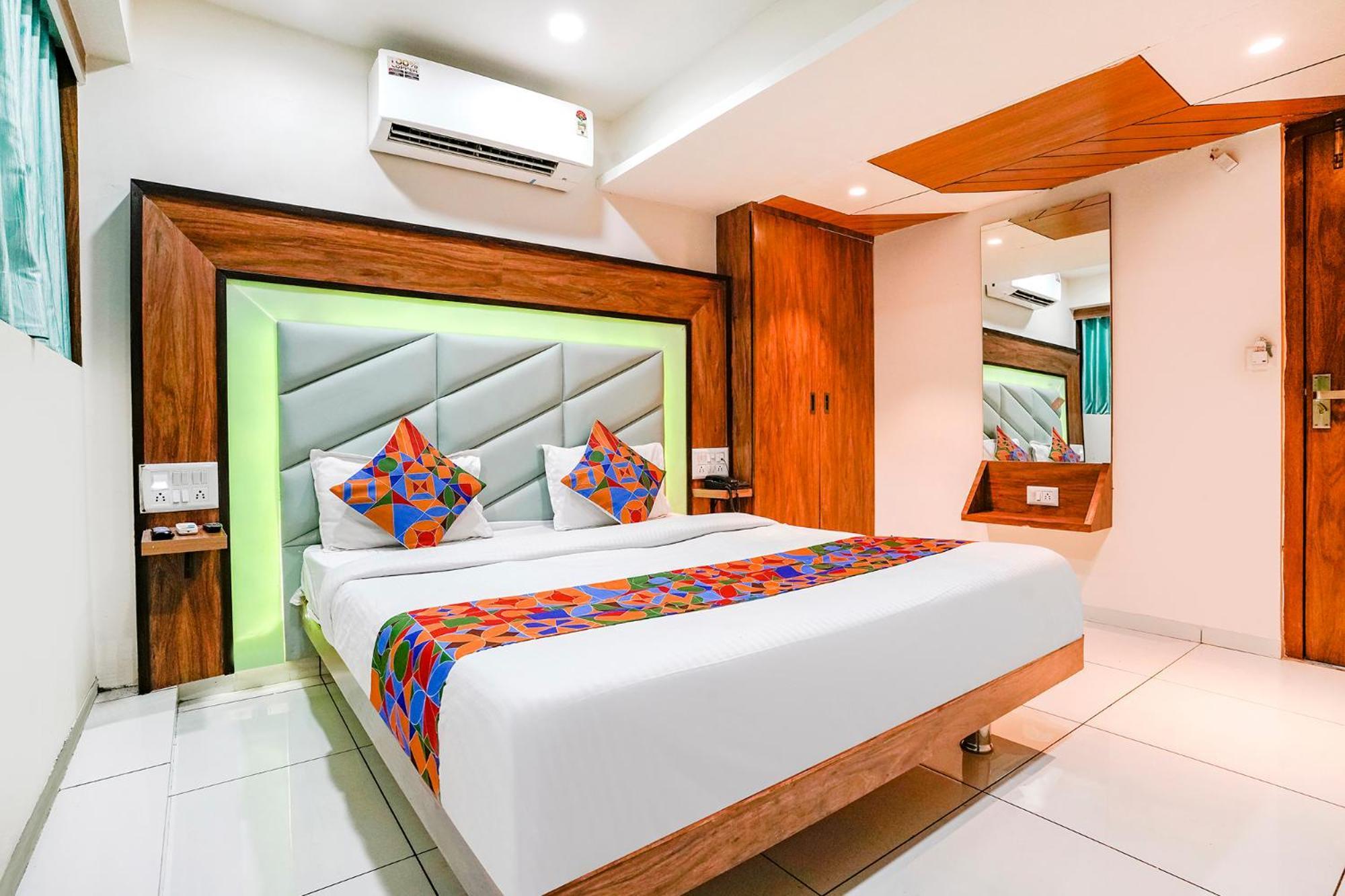 Fabexpress Royal Bird Hotel Ahmedabad Exterior photo