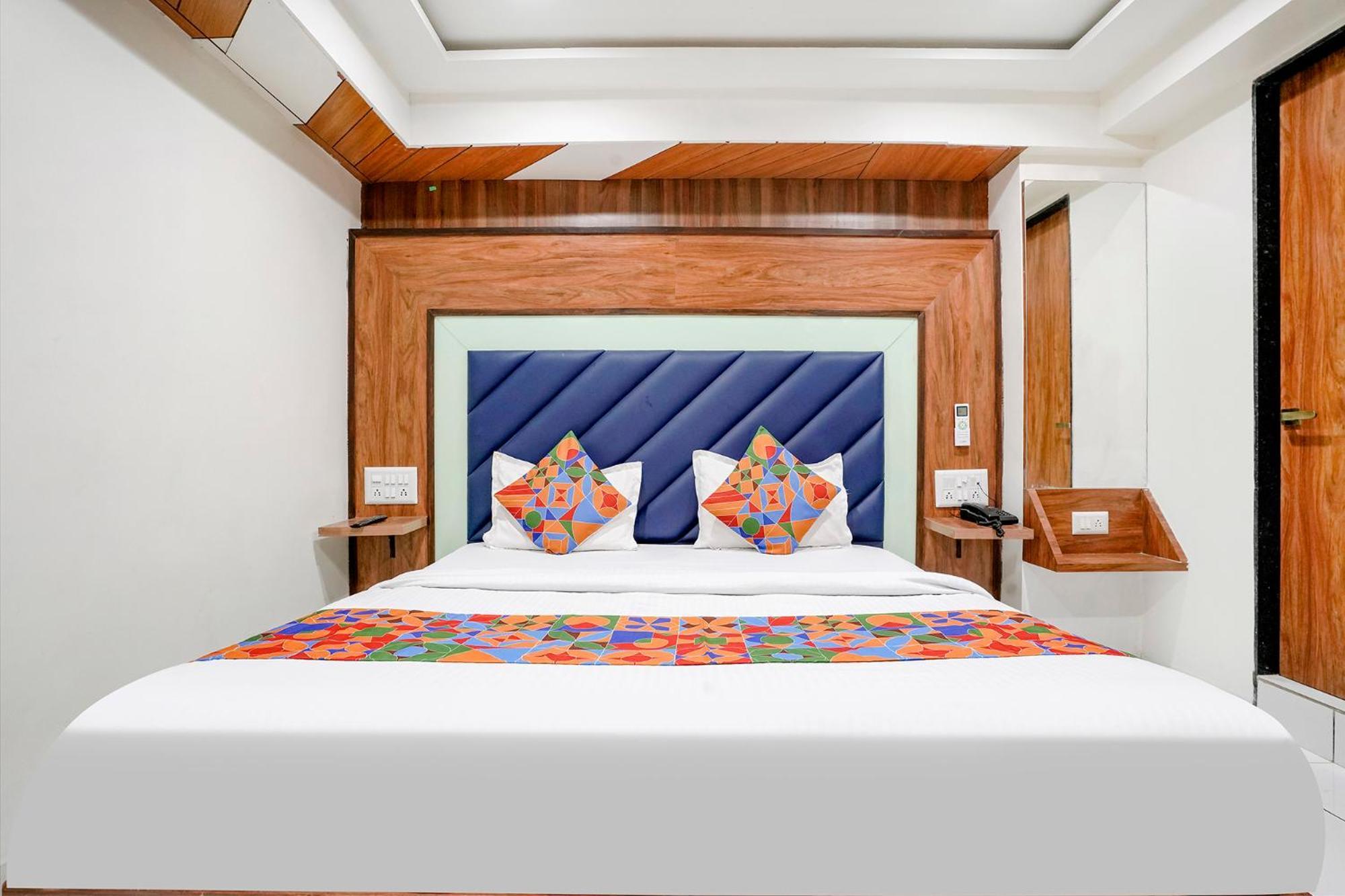 Fabexpress Royal Bird Hotel Ahmedabad Exterior photo