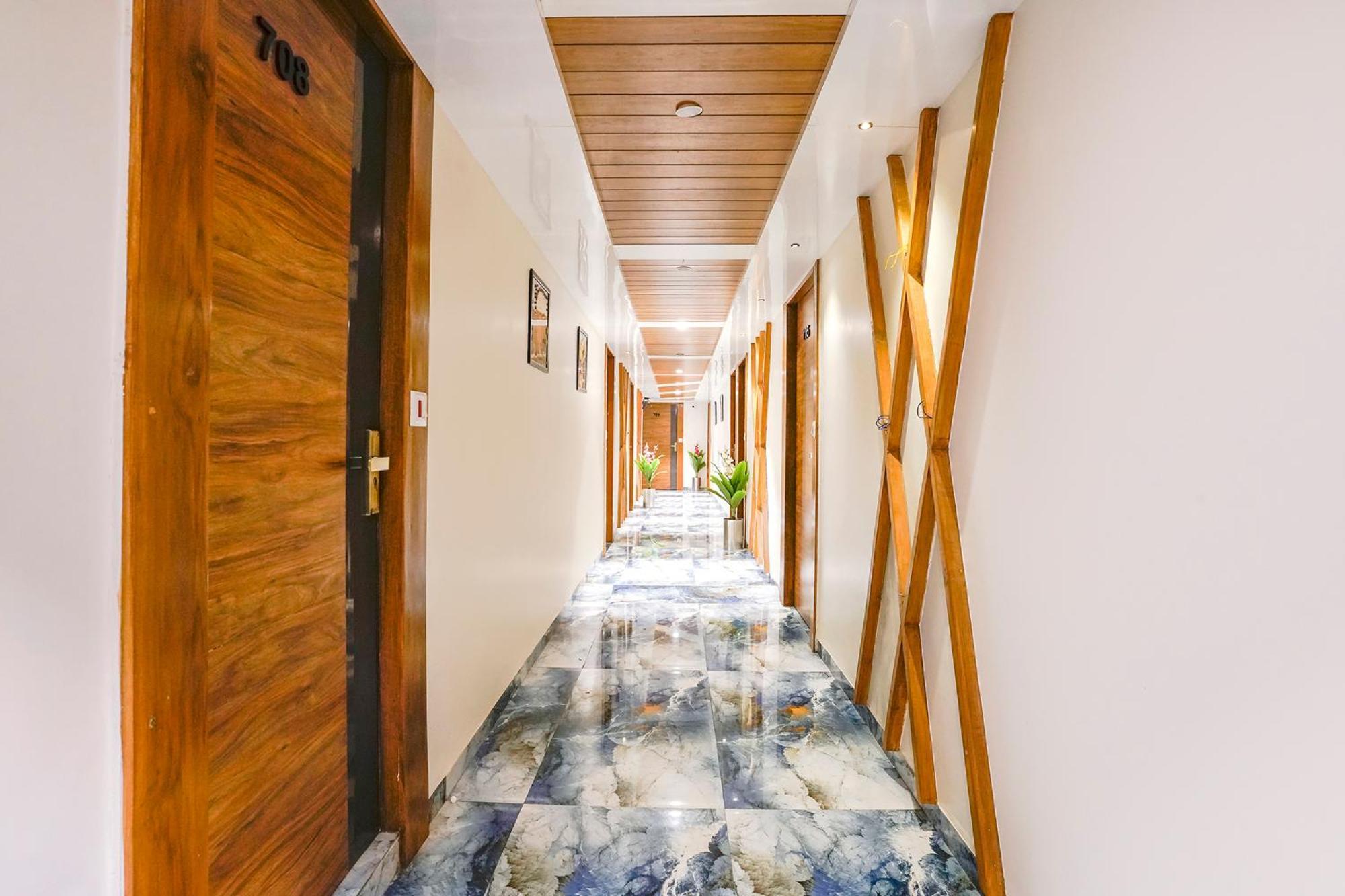 Fabexpress Royal Bird Hotel Ahmedabad Exterior photo
