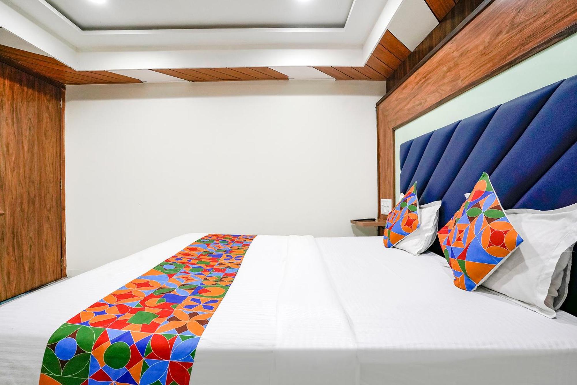 Fabexpress Royal Bird Hotel Ahmedabad Exterior photo